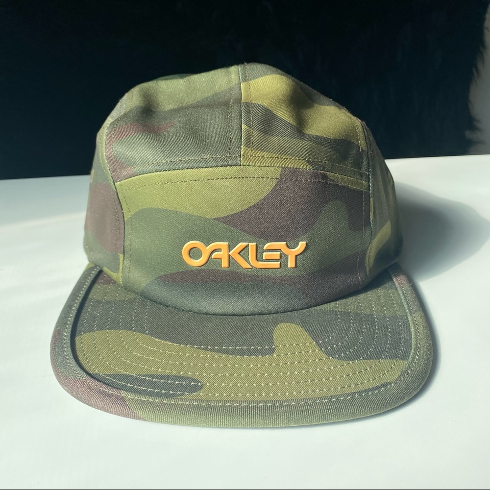 Oakley 5 panel camo print hat.